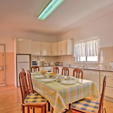 Villa Guita Family House