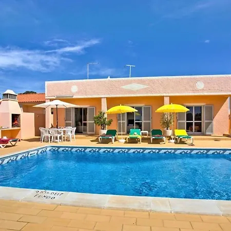 فيلة Guita Family House *